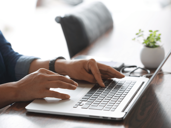 パソコンのする写真